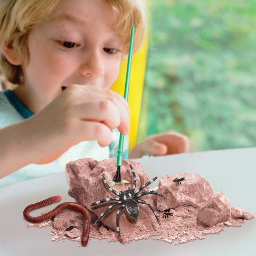 Creepy Crawly Digging Kit