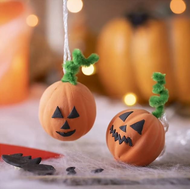 DIY Halloween Craft - Pumpkins