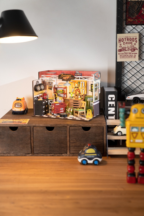 DIY Miniature House - Garage Workshop