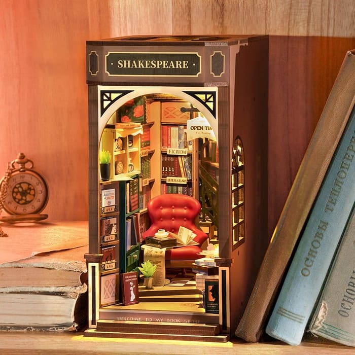 DIY Book Nook Kit - Bookstore