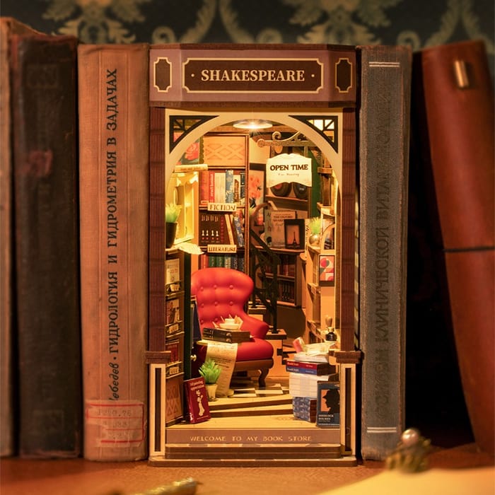 DIY Book Nook Kit - Bookstore