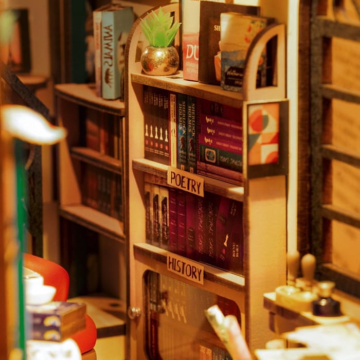 DIY Book Nook Kit - Bookstore