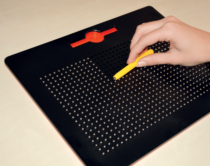 Magnetic Pin Drawing Board (31 x 25.5 cm)