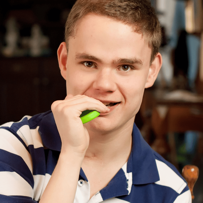 Chewable P Grabber - Extra Firm, Green