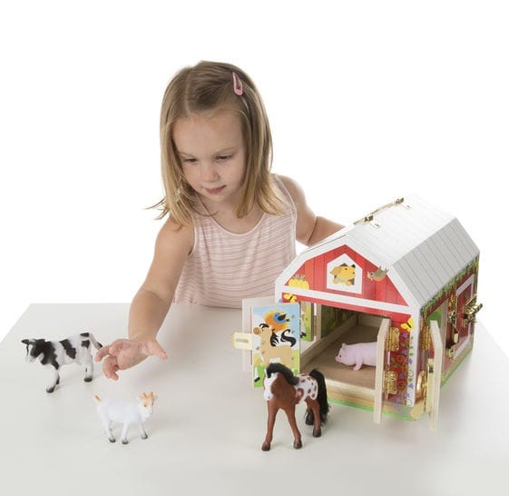 Latches Barn with 4 Play Figures