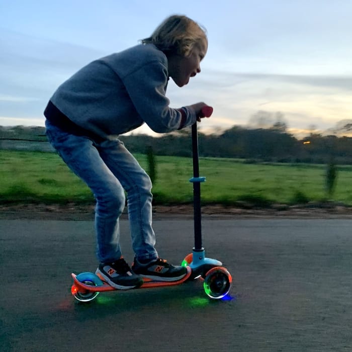 Scooter Scotti GLOW