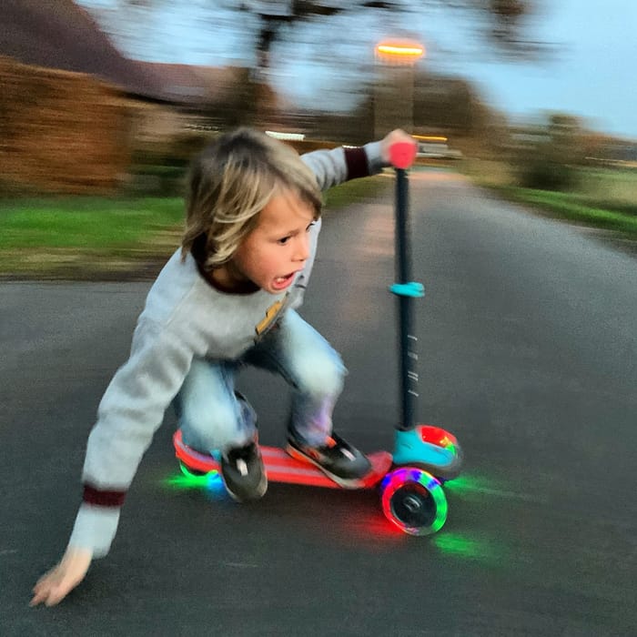 Scooter Scotti GLOW