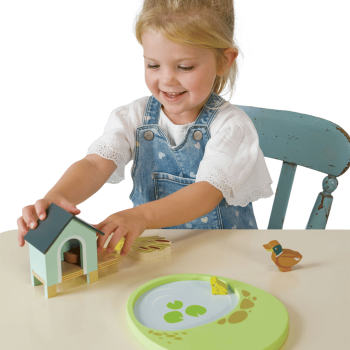 Dollhouse Accessories - Duck House
