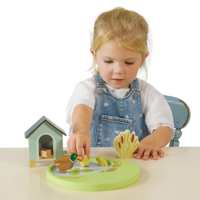 Dollhouse Accessories - Duck House