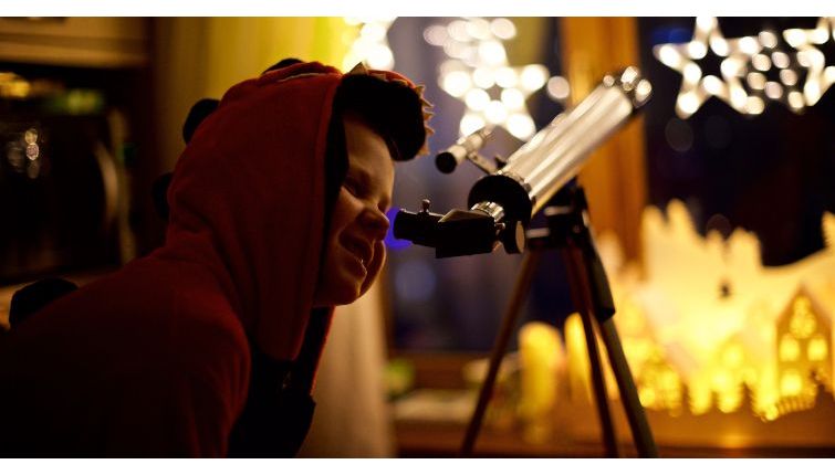 Explore the universe: a guide to telescopes for children