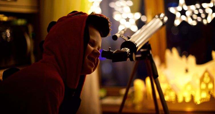 Explore the universe: a guide to telescopes for children